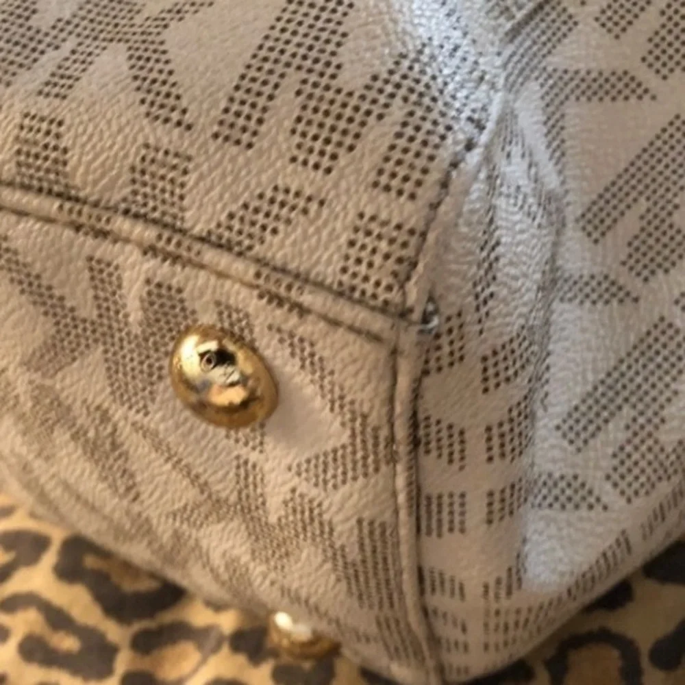 Micheal Kors  large Ivory classic monogram bag gold & tortoise handles - Picture 9 of 16